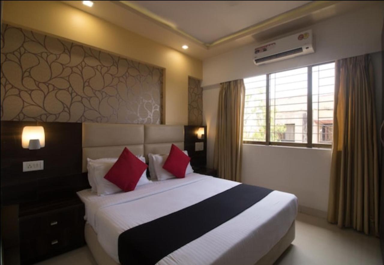 Hotel Galaxy Comforts Мумбаи Экстерьер фото
