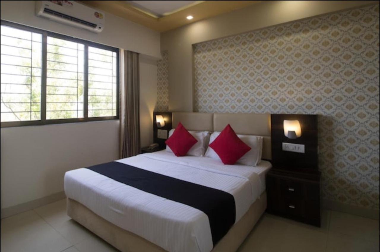 Hotel Galaxy Comforts Мумбаи Экстерьер фото
