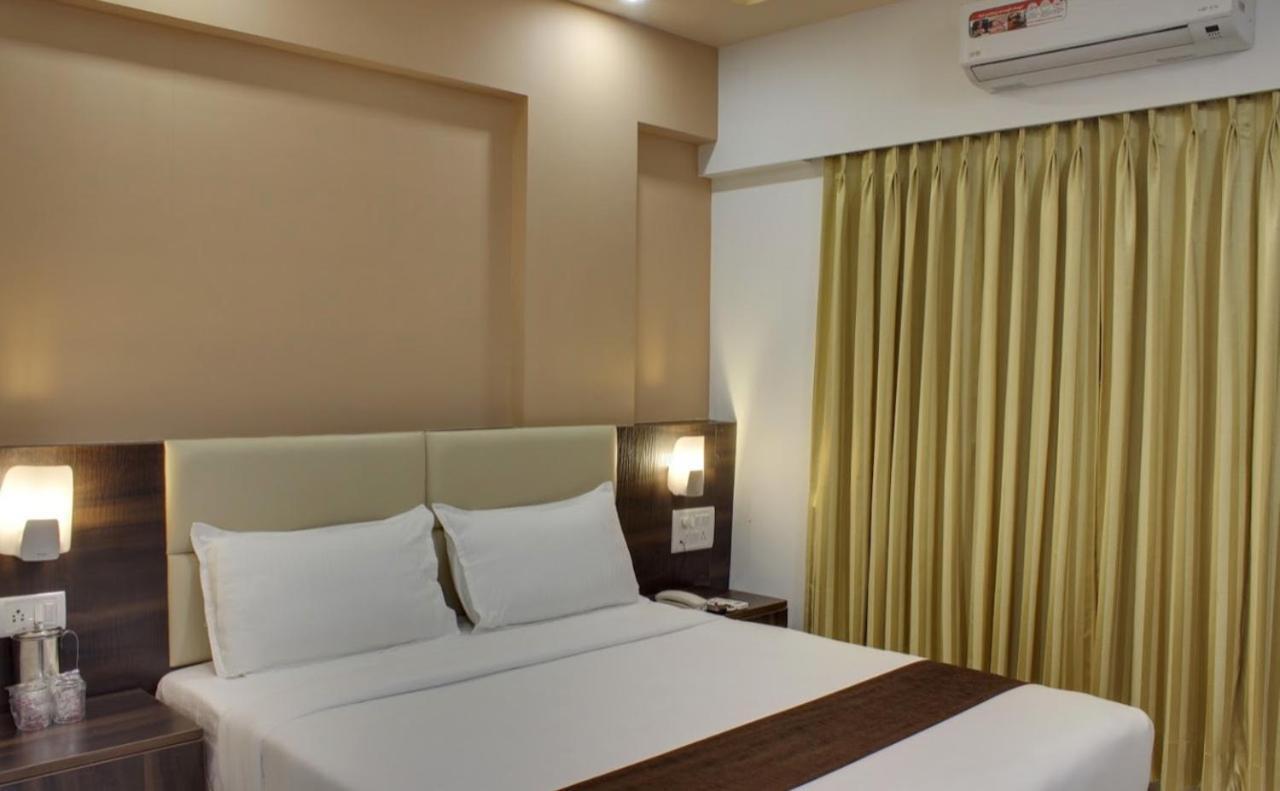 Hotel Galaxy Comforts Мумбаи Экстерьер фото