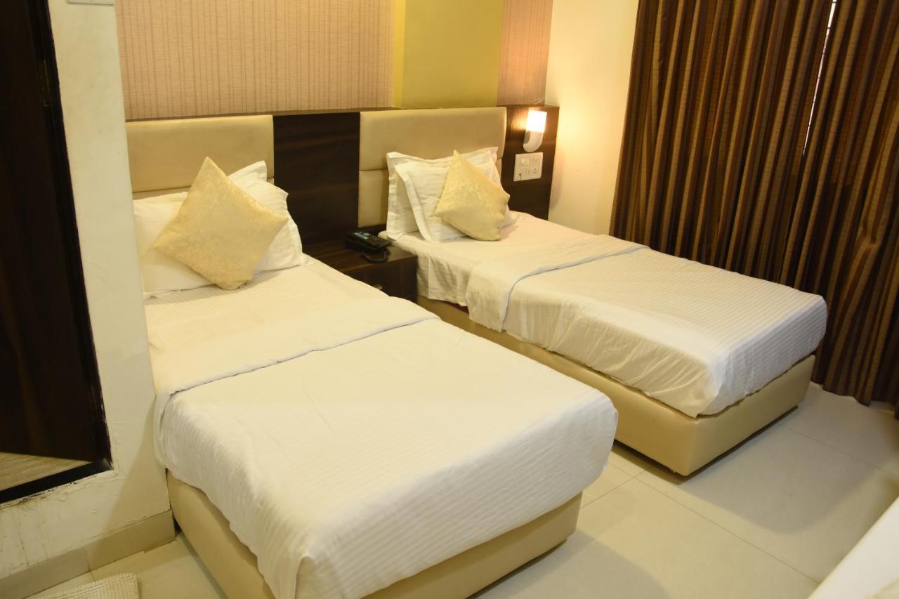 Hotel Galaxy Comforts Мумбаи Экстерьер фото